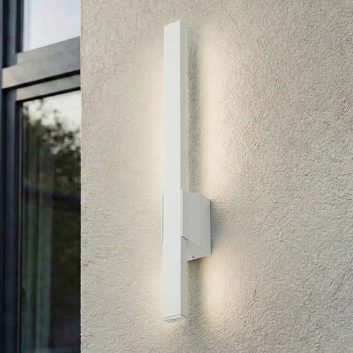 Lindby Außenwandleuchte Sakari - 6,6 x 5,2 x 50 cm, weiß / opal, weiß / opal, IP54
