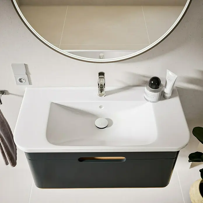 VitrA Sento Badmöbel-Set Sento - 98 cm, Anthrazit, Griffmulde - Wandhängender Badwaschtisch mit weißem Keramikbecken und dunkelgrauem Unterschrank mit Holzgriffakzent.