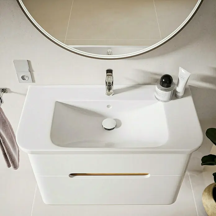 VitrA Sento Badmöbel-Set Sento - 98 cm, Weiß, 2 Schubladen - Weißer Badunterschrank mit integriertem Waschbecken und Holzgriff, unter einem runden Spiegel.