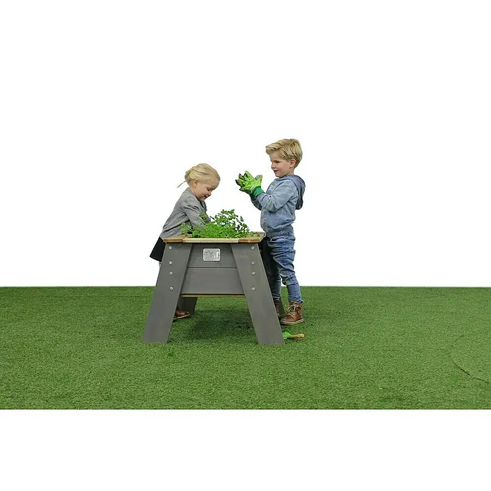Exit Aksent Hochbeet - 68 x 94 x 50 cm, Holz, Grau - Zwei Kinder, ein Mädchen und ein Junge, gärtnern fröhlich in einem grauen Hochbeet aus Holz mit grünen Pflanzen.