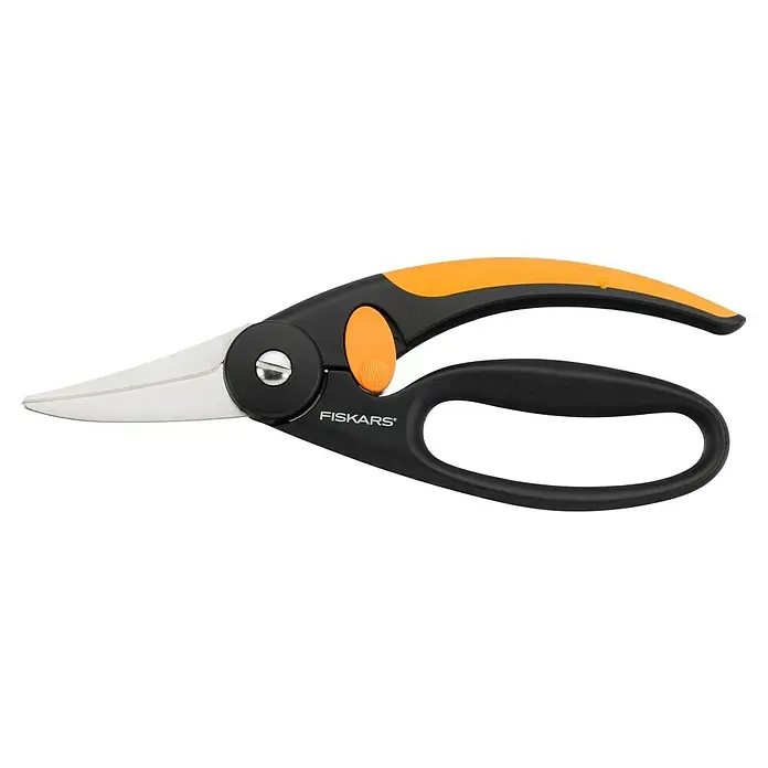 Fiskars Allzweckschere Elegance P45 - Länge: 218 mm - Fiskars Gartenschere mit schwarzen Griffen, orangefarbenen Akzenten und silbernen Klingen.