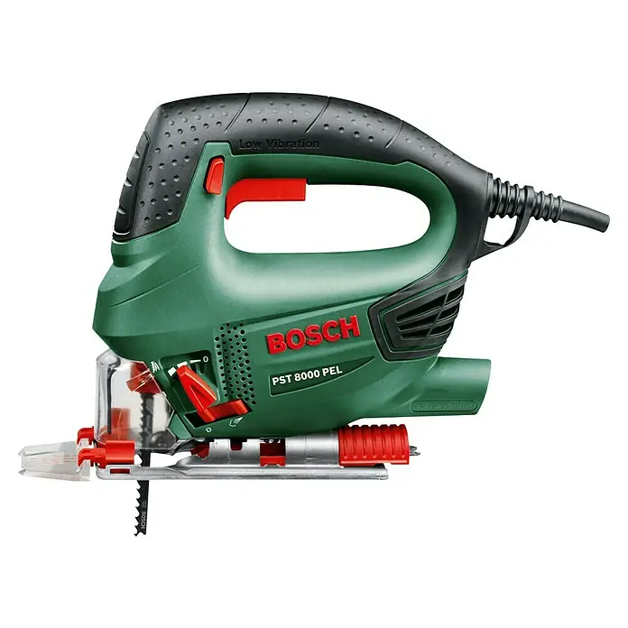 Bosch Elektro-Stichsäge PST 8000 PEL + 5TLG. SAEGEBLATT - 290 W - 530 W, 500 /min - 3.000 /min, 80 mm - Grüne und schwarze Bosch Stichsäge, ein Elektrowerkzeug mit roten Details und ergonomischem Griff.