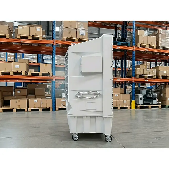 Purline Rafy Climatizador evaporativo 350 - 750 W, Potencia de aire: 22.000 m³/h, Blanco, Altura: 170 cm - Enfriador industrial blanco con ruedas, ubicado en un pasillo de almacén.