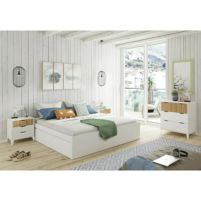 Cómoda Noite - L x An x Al: 40 x 70,5 x 76 cm, Blanco Artik/Natur, Número de cajones: 3 ud. - Un dormitorio luminoso con una cama plataforma blanca, dos mesitas de noche y una cómoda, todo con detalles de madera natural.