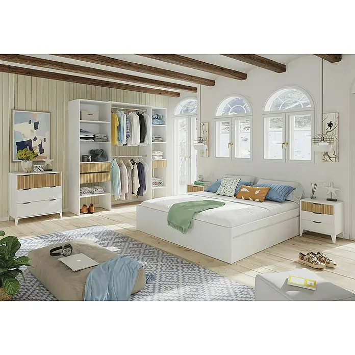 Cómoda Noite - L x An x Al: 40 x 70,5 x 76 cm, Blanco Artik/Natur, Número de cajones: 3 ud. - Conjunto de muebles de dormitorio modernos blancos y de madera clara: cama con almacenaje, armario abierto y cómodas, en una habitación luminosa con vistas al mar.