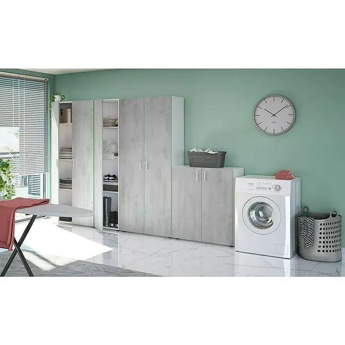 Armario multiusos de madera Tidy - L x An x Al: 37 x 41 x 182 cm, Blanco Artik/Cemento - Lavadero moderno con gabinetes grises y lavadora blanca.