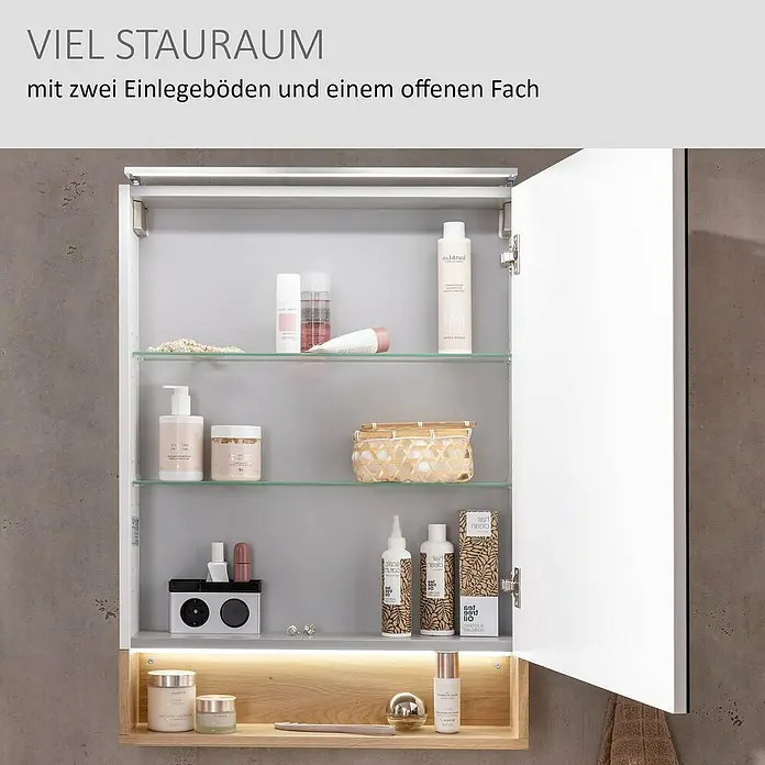 Camargue Nature LED-Spiegelschrank - B x H: 60 x 82,2 cm, Mit Beleuchtung, DIN Anschlag: Rechts - Weißer Badezimmerschrank mit zwei Glasböden und einem offenen Holzfach, gefüllt mit Toilettenartikeln.