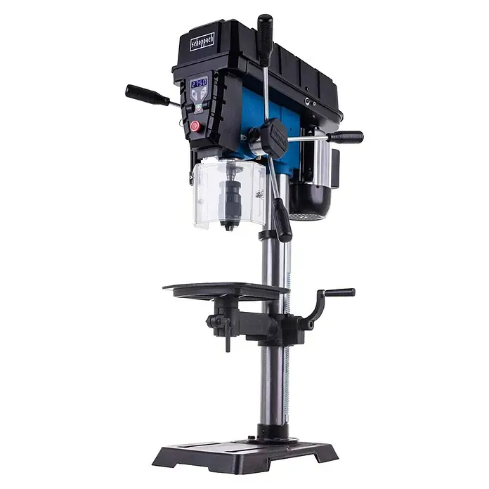 Scheppach Tischbohrmaschine TBM300 Vario - 750 W, Leerlaufdrehzahl: 1.450 U/min, Spannweite Bohrfutter: 16 mm - Scheppach blaue und schwarze Bohrmaschine mit Digitalanzeige, silberner Säule und transparentem Schutz.