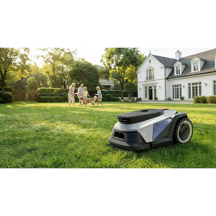 Litheli Mähroboter U20RL500SA - 500 m², Schnittbreite: 20 cm, Kamera-gestützte Navigation - Grauer und weißer Mähroboter, mit spielender Familie im Hintergrund, zeigt mühelose Rasenpflege.