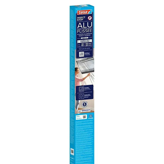 Tesa Insect Stop Insektenschutz-Dachfensterplissee teleskopierbar - Montage Insektengitter: Kleben - Tesa Insect Stop Alu-Insektenschutz-Plissee für Dachfenster, in blauer und weißer Verpackung.