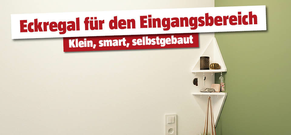 Weißes Eckregal im Eingangsbereich