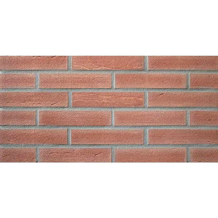 Celina Klinker Verblendstein Handform Rotsand - 5,2 x 24 cm, Rot, Steinoptik - Nahaufnahme einer roten Ziegelmauer mit grauen Mörtelfugen, die eine texturierte Oberfläche zeigt.