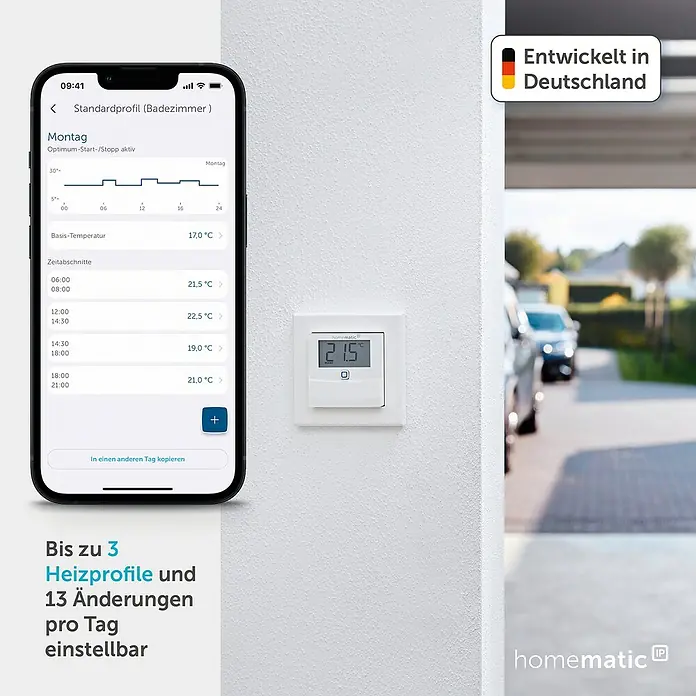 Homematic IP Funk-Temperatursensor HmIP-STHD - Weiß, 25 x 86 x 86 mm, Batteriebetrieben, Display - Weißes Homematic IP Smart-Thermostat an der Wand mit Digitalanzeige, daneben eine Smartphone-App mit Heizprofil-Einstellungen.