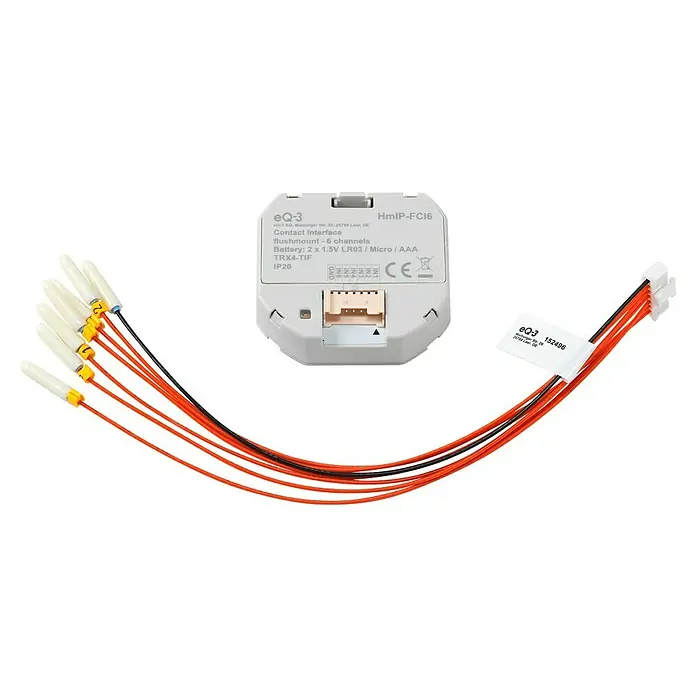 Homematic IP Funkschalter Contact Interface HmIP-FCI6 - Batteriebetrieben, 4,85 x 1,5 x 5,3 cm - Weißes eQ-3 HmIP-FCI6 Unterputz-Kontaktschnittstellenmodul, mit Kabelbaum an sechs Kontaktsensoren angeschlossen.