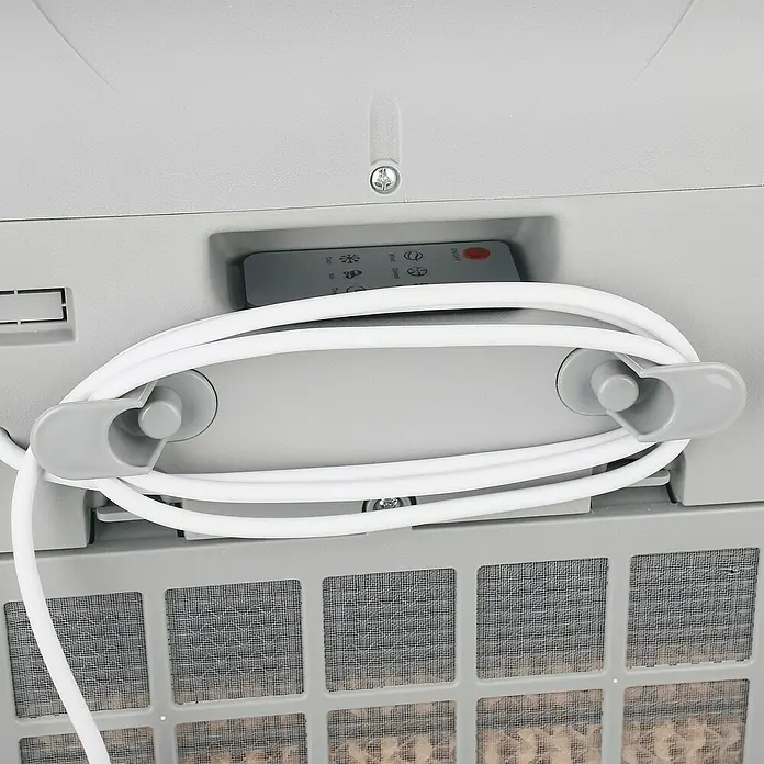 Voltomat Climatizador evaporativo - 12 l, Blanco/Negro, Altura: 83 cm - Aparato gris con cable de alimentación blanco enrollado y compartimento para mando a distancia en la parte trasera.