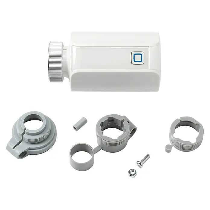 Homematic IP Heizkörper-Thermostat Evo HmIP-eTRV-E - Ventilanschluss: M30 x 1,5 mm, Batteriebetrieben, 94 x 53 x 55 mm, Weiß - Weißer smarter Heizkörperthermostat mit blauem Knopf und verschiedenen grauen Kunststoff-Montageadaptern, einer Schraube und einer Mutter.