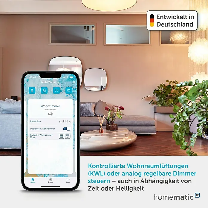 Homematic IP Aktor Universal Schaltaktor HmIP-WUA - Schaltspannung max.: 230 V - Ein Smartphone zeigt eine Smart-Home-App zur Steuerung von Raumklima, Beleuchtung und Rollläden im Wohnzimmer. Das System regelt Lüftung und Dimmer nach Zeit oder Helligkeit.