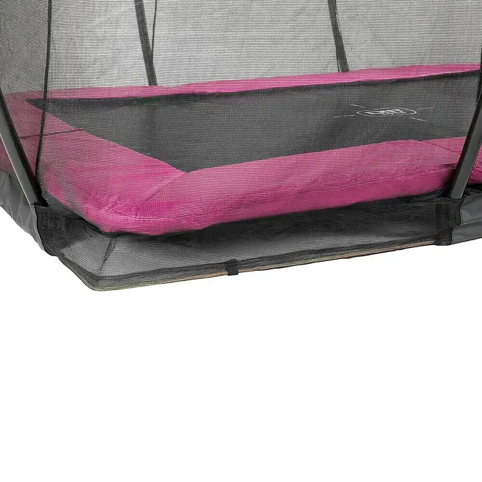Exit Toys Trampolin Silhouette Bodentrampolin mit Sicherheitsnetz - Rosa, 366 x 244 x 203 cm - Nahaufnahme eines schwarzen Trampolin-Sicherheitsnetzes mit leuchtend pinker Schutzpolsterung darunter.