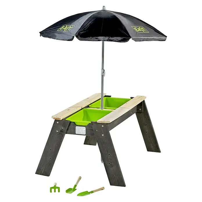 Exit Toys Kindertisch Aksent Sand- und Wassertisch - L x B x H: 94 x 69 x 50 cm, Holz, Grau, Mit Sonnenschirm und Gartenwerkzeugen - Sand- und Wassertisch aus dunklem Holz mit hellgrünen Wannen, schwarzem Schirm und kleinen Gartengeräten.
