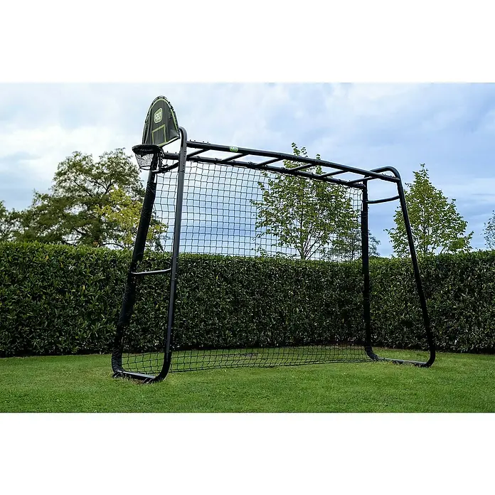 Exit Toys Klettergerüst GetSet Monkeybar MB205 - 331 x 115 x 248 cm, Stahl, Schwarz - Schwarzes Multisporttor mit Fußballnetz und Basketballkorb, auf einem Rasen stehend.