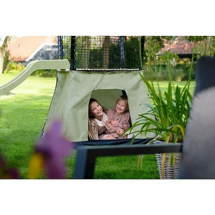 Exit Toys Spielhaus Ivy - L x B x H: 253 x 135 x 216 cm, Holz, Grün/Schwarz, Mit Rutsche - Khakigrüne Trampolin-Zelt mit Rutsche. Zwei fröhliche Kinder spielen in diesem Outdoor-Spielzubehör.