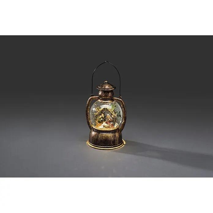 Konstsmide LED-Schneelaterne Weihnachtskrippe - Innen, Braun, 12,7 x 12,7 x 20 cm, Dorf, Batteriebetrieben - Stimmungsaufnahme