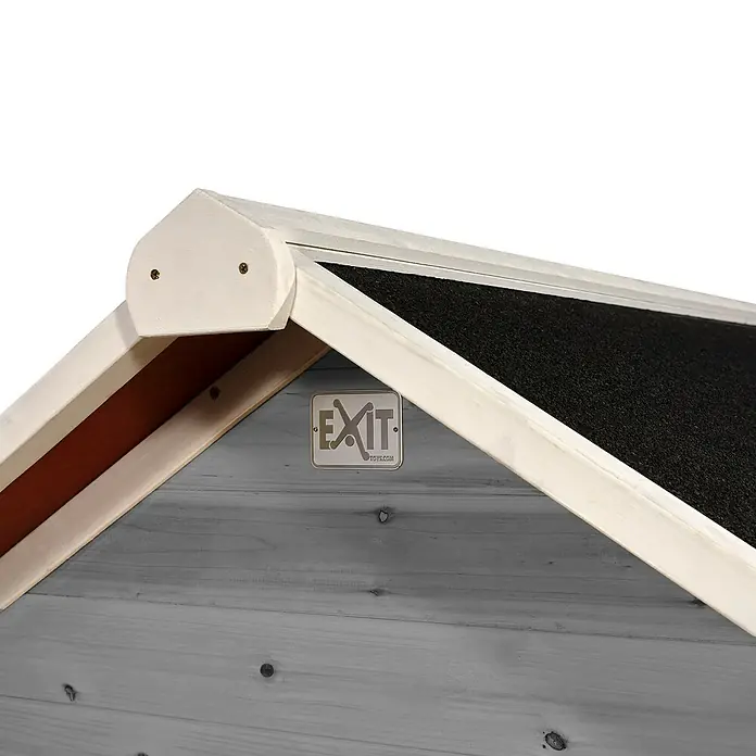Exit Toys Spielhaus Loft 100 - L x B x H: 149 x 135 x 159 cm, Holz, Grau - Nahaufnahme eines hölzernen Spielhausdachs mit hellem Rahmen, dunkler Dachpappe und grauer Giebelwand mit 'EXIT Toys' Logo.