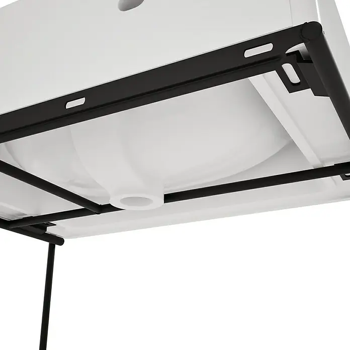 VitrA Equal Badmöbel-Set - Gesamtbreite Badmöbel: 62 cm, Weiß/Schwarz, Glänzend, 2 -tlg. - Unterseite einer weißen Badewanne mit schwarzem Metallstützrahmen und Beinen.