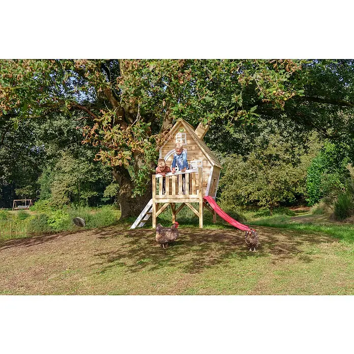 Exit Toys Spielhaus Fantasia 300 - L x B x H: 246 x 166 x 227 cm, Holz, Rot - Hölzernes Spielhaus mit roter Rutsche, von Kindern im Freien genutzt.