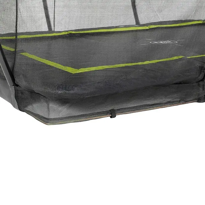 Exit Toys Trampolin Silhouette Bodentrampolin mit Sicherheitsnetz - Schwarz, 366 x 244 x 203 cm - Nahaufnahme eines dunkelgrauen Trampolin-Sicherheitsnetzes und Sprungmatte mit neon-grünem Streifen.