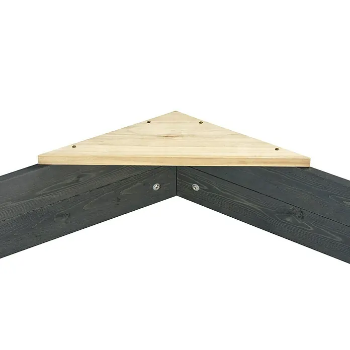 Exit Toys Sandkasten Aksent Sechseck - 160 x 140 x 21 cm, Holz, Grau - Helles Holz-Eckteil auf dunklen Holzbrettern.
