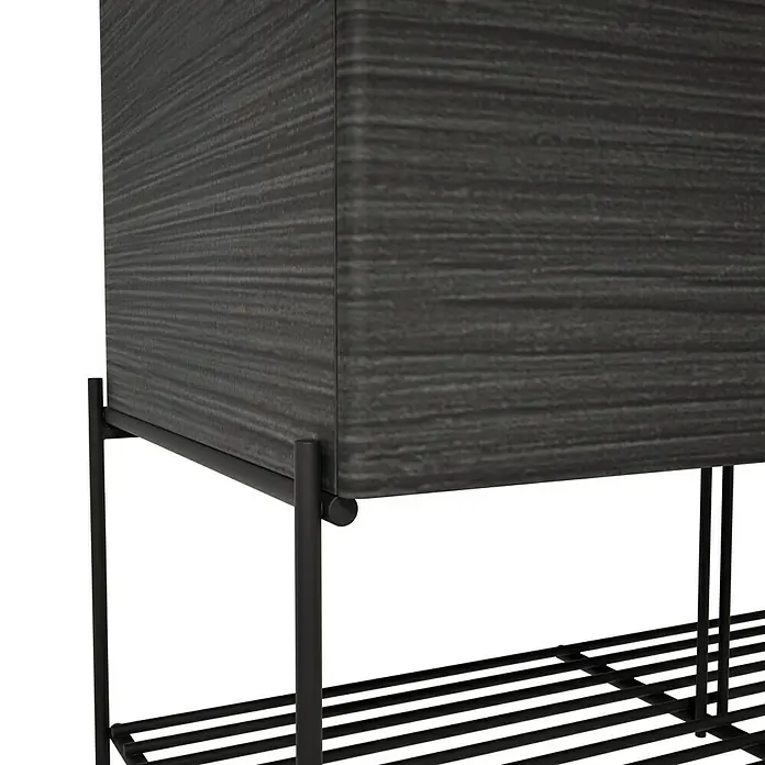 VitrA Equal Badmöbel-Set - Gesamtbreite Badmöbel: 103 cm, Weiß/Schwarz-Eiche, Glänzend, 3 -tlg., Mit Gestell und Schublade - Dunkelgrauer Schrank mit Holzmaserung auf schwarzem Metallrahmen mit Lattenregal.