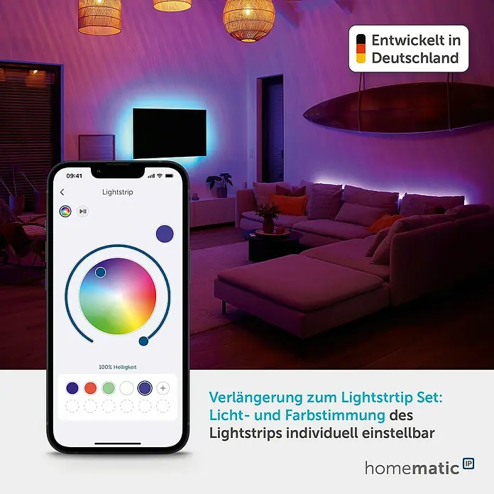 Homematic IP LED-Stripes Verlängerung - Länge: 1 m, RGBW, 24 W - Smartphone-App steuert eine smarte Lightstrip-Erweiterung zur individuellen Einstellung von Licht und Farbe in einem lila beleuchteten Wohnzimmer.