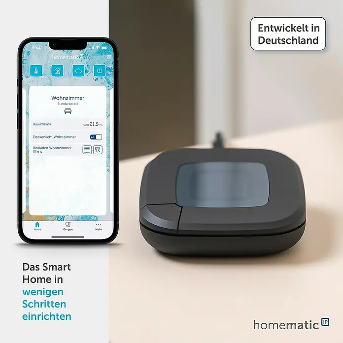 Homematic IP Set Fußbodenheizung HmIP-FALMOT-C12 mit Steuerzentrale Access Point 2 - Schwarz - Dunkelgraue Homematic IP Smart-Home-Steuereinheit mit Display, neben einem Smartphone mit der Steuerungs-App.