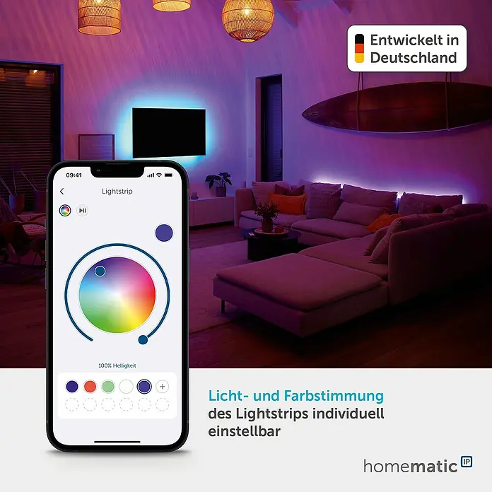 Homematic IP LED-Stripes Set - Länge: 2 m, RGBW, 24 W - Smartphone-App steuert einen smarten Lichtstreifen, der violettes Umgebungslicht in einem Wohnzimmer erzeugt.