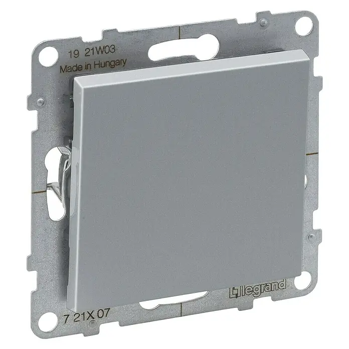 Legrand Suno Cruzamiento - Aluminio, Montaje en superficie, 10 A - Inserto de interruptor basculante gris plata con marco de montaje metálico, mostrando la marca Legrand.