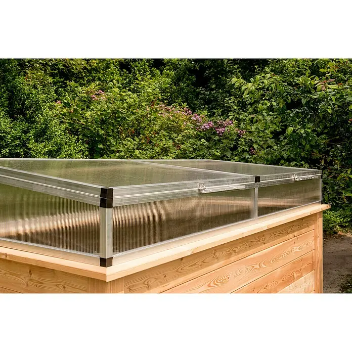 KGT Frühbeet-Aufsatz Hochbeet 210 - Passend für: KGT Hochbeet 210, L x B x H: 205 x 91 x 31 cm - Nahaufnahme eines Hochbeets mit einem transparenten Frühbeetaufsatz, ideal für den Garten. Der Aufsatz schützt Pflanzen und verlängert die Gartensaison.