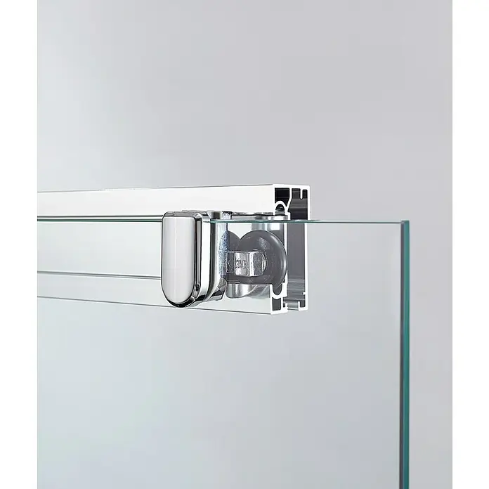 GME Mampara de ducha frontal Basic - 120 x 195 cm, Vidrio serigrafiado, Plata brillo - Detalle de una cabina de ducha que muestra sus herrajes y vidrio elegante. Diseño de alta calidad ideal para baños modernos.