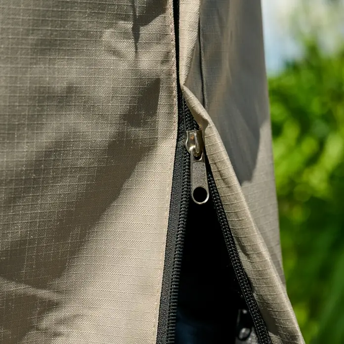 Siena Garden Sonnenschirm Schutzhülle PLUS - Passend für: Ampelschirm ⌀ 3,5 m, Polyester, TPU laminiert, Beige - Khaki-Ripstop-Gewebe mit teilweisem Reißverschluss und Metallschieber.