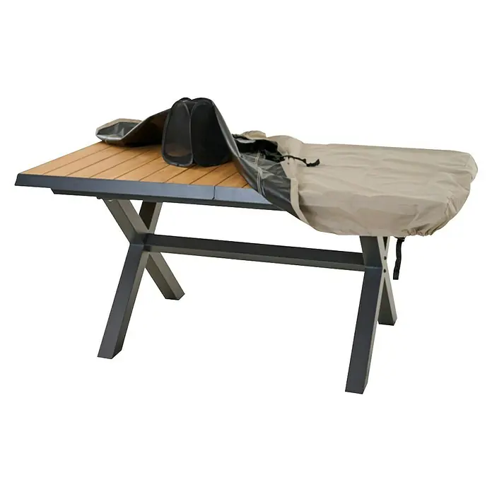 Abstandhalter Faltbar - Passend für: Gartentische, Polypropylen, Schwarz - Gartentisch mit Holzlattenplatte und dunkelgrauen Metall-X-Beinen, teilweise von einer beigefarbenen Schutzhülle bedeckt.