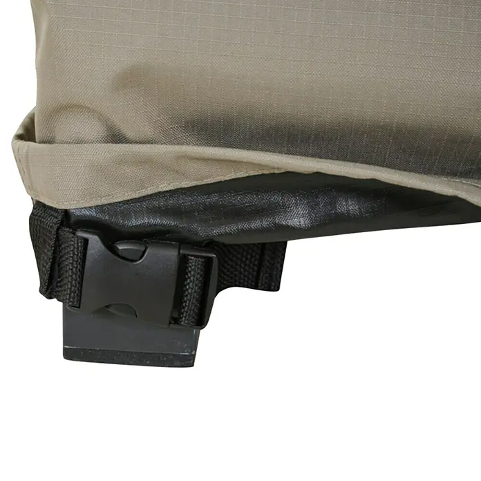 Siena Garden Loungemöbel Schutzhülle PLUS - L x B x H: 255 x 90 x 90 cm, Polyester, TPU laminiert, Beige - Unterseite einer beigen Abdeckung mit schwarzem verstärkten Rand, Schnalle und Gurt.