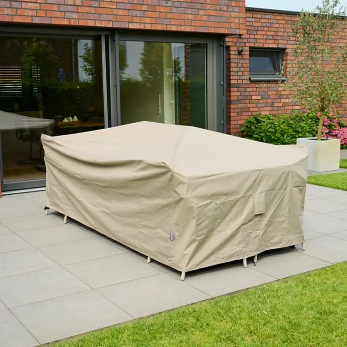 Siena Garden Sitzgruppen-Schutzhülle PLUS - Passend für: Sitzgruppen inkl. 10 Stühlen, 240 x 150 x 85 cm, Polyester, TPU laminiert, Beige - Beige Gartenmöbelabdeckung schützt eine Terrassen-Essgruppe.