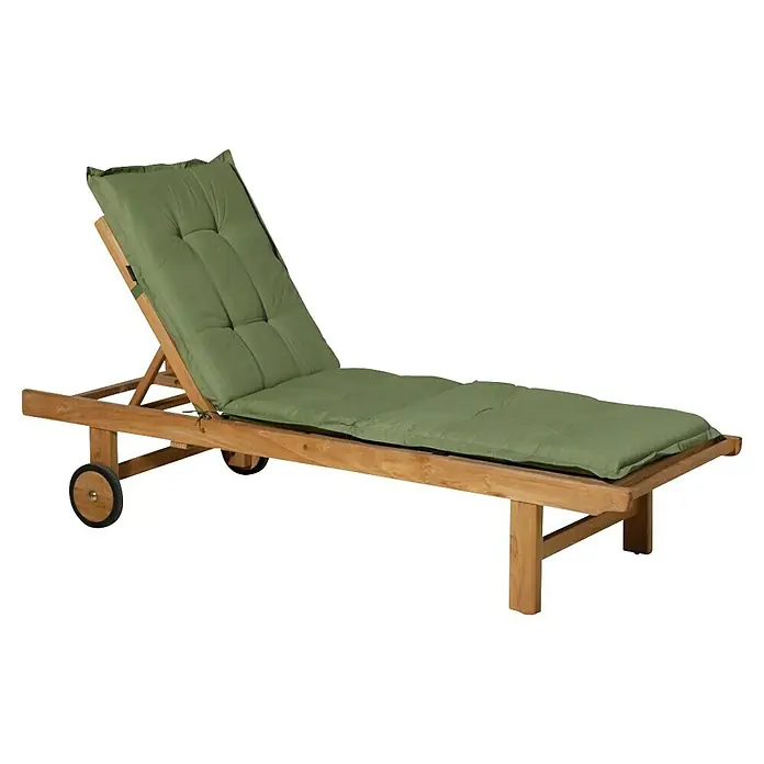Madison Gartenmöbel-Auflage - Liegenauflage, L x B x H: 200 x 60 x 6 cm, Baumwolle, Polyester, Grün - Hölzerne Sonnenliege mit verstellbarer Rückenlehne und grünem Kissen auf Rollen.