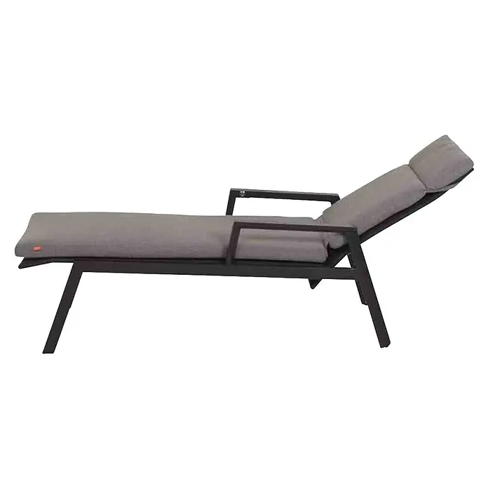 Gartenliege Valencia - B x T x H: 70 x 154 x 102 cm, Aluminium, Polypropylen, Anthrazit - Graue Outdoor-Liege mit dunklem Metallrahmen und Armlehnen. Die Rückenlehne ist geneigt.