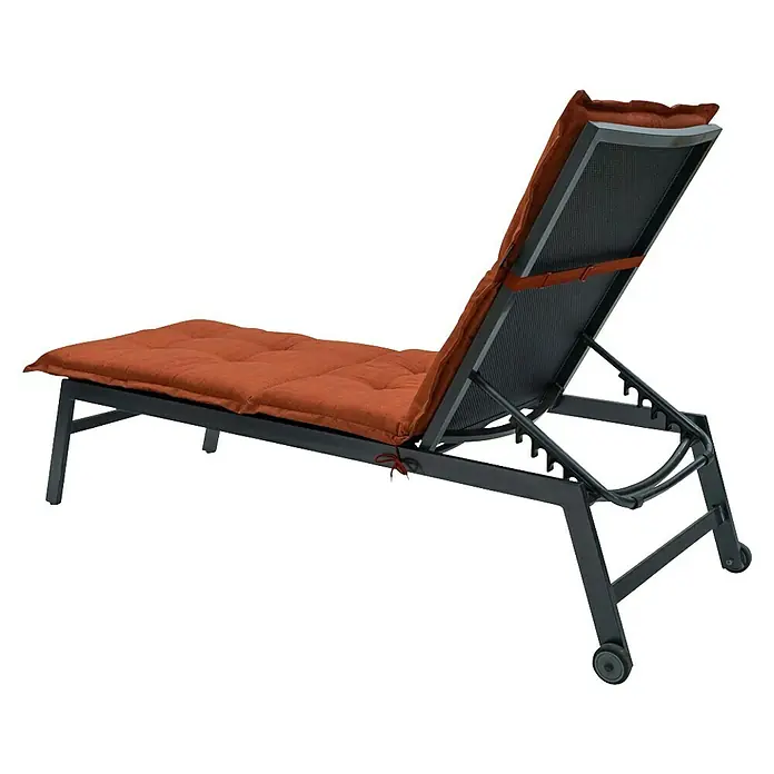 Madison Gartenmöbel-Auflage - Liegenauflage, L x B x H: 200 x 60 x 6 cm, Baumwolle, Polyester, Terra - Braune gepolsterte Sonnenliege mit dunkelgrauem Metallrahmen und Rollen.