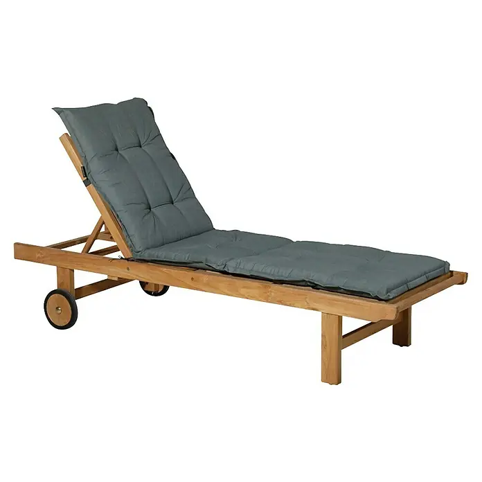 Madison Gartenmöbel-Auflage - Liegenauflage, L x B x H: 200 x 60 x 6 cm, Baumwolle, Polyester, Grau - Hölzerne Liege mit Rollen und verstellbarer Rückenlehne, ausgestattet mit einem dicken grauen Kissen.