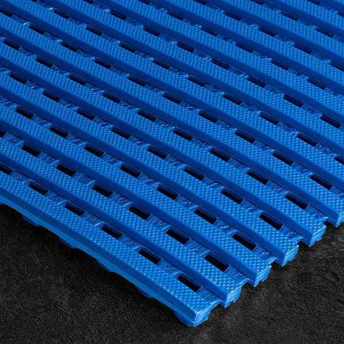 Floordirekt Antirutschmatte Adria - Arbeitsplatzmatte für Nasszonen - Blau - 120 x 600 cm - 600 x 120 cm