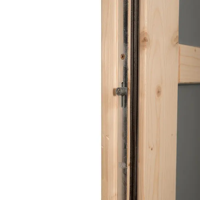 Panto Nebeneingangstür NET 502 - 98 x 198 cm, DIN Anschlag: Rechts - Nahaufnahme eines hellen Holzfensterrahmens mit silbernem Metallverriegelungsmechanismus, schwarzer Dichtung und einer Schraube.