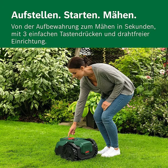 Bosch Power for All 18V Mähroboter VISIMOW 18V-100 - 100 m², Schnittbreite: 16 cm, Kamera-gestützte Navigation, Ultraschallsensorik, Ohne Akku - Eine Frau startet einen grün-schwarzen Mähroboter im Garten. Das kompakte Gerät ist einsatzbereit.