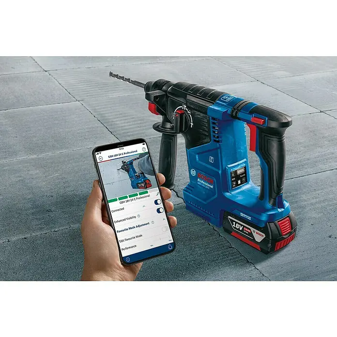 Bosch Professional AMPShare 18V Akku-Kombihammer GBH 18V-24 C - 18 V, 2 Akkus, 2,4 J - Blauer und schwarzer Bosch GBH 18V-24 C Professional Bohrhammer mit Akku, neben einem Smartphone, das seine Steuerungs-App anzeigt.